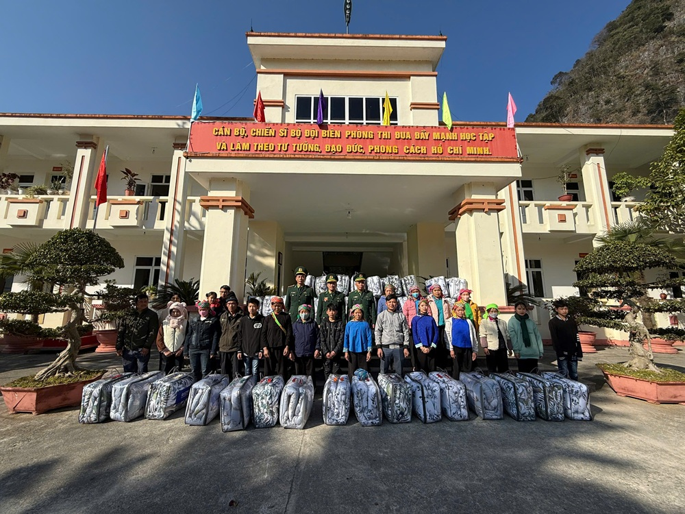 Gác cho nhân dân vui Xuân, đón Tết ở vùng biên ải

